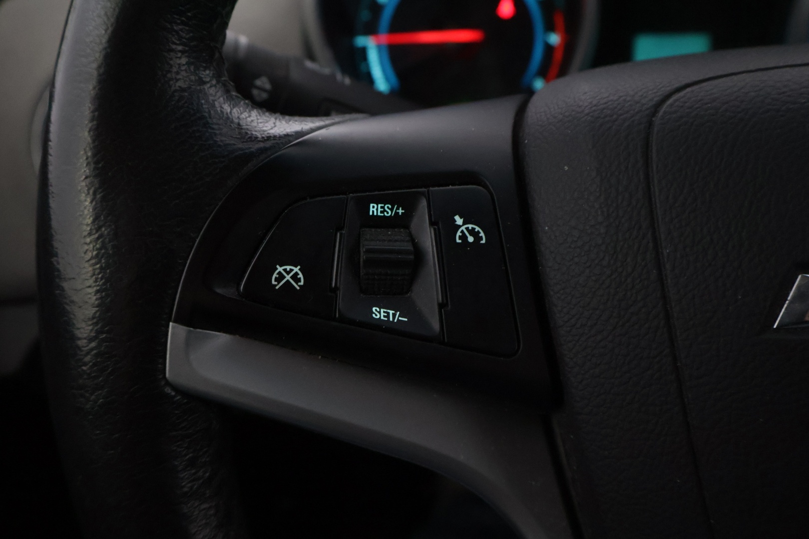 Chevrolet Cruze 2011 4-ov LS 1,6 91kW MT5 - YritysOutlet - Myydään vain yrityksille - Suomi-auto / Juuri katsastettu / 2 x Alumiinivanteet ja renkaat  / Vetokoukku