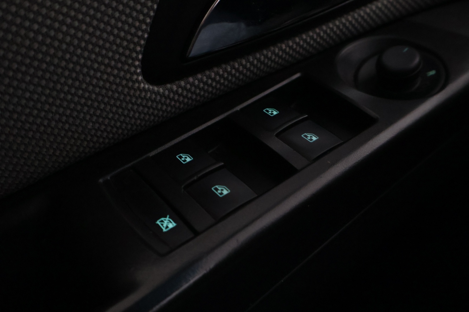 Chevrolet Cruze 2011 4-ov LS 1,6 91kW MT5 - YritysOutlet - Myydään vain yrityksille - Suomi-auto / Juuri katsastettu / 2 x Alumiinivanteet ja renkaat  / Vetokoukku