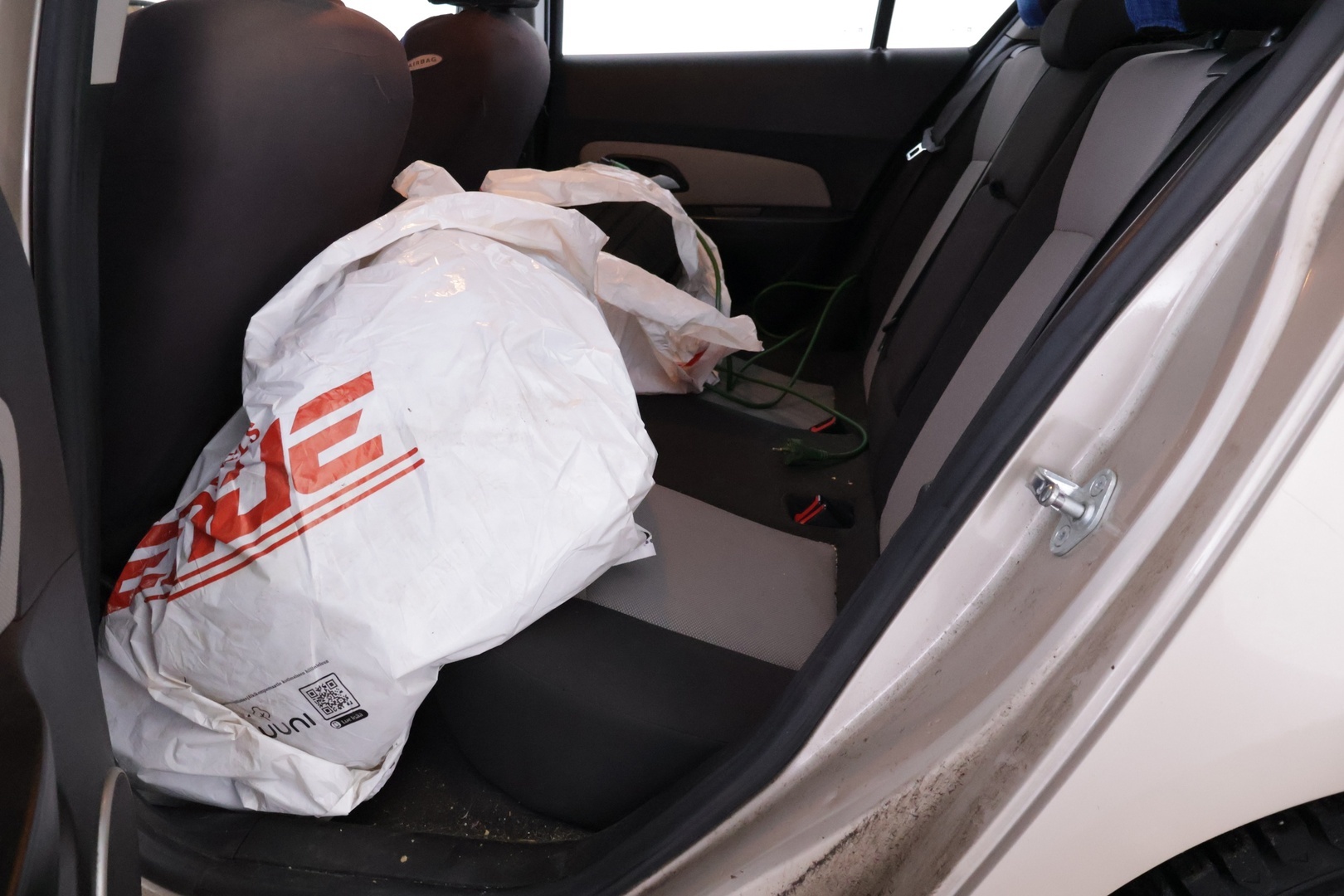 Chevrolet Cruze 2011 4-ov LS 1,6 91kW MT5 - YritysOutlet - Myydään vain yrityksille - Suomi-auto / Juuri katsastettu / 2 x Alumiinivanteet ja renkaat  / Vetokoukku