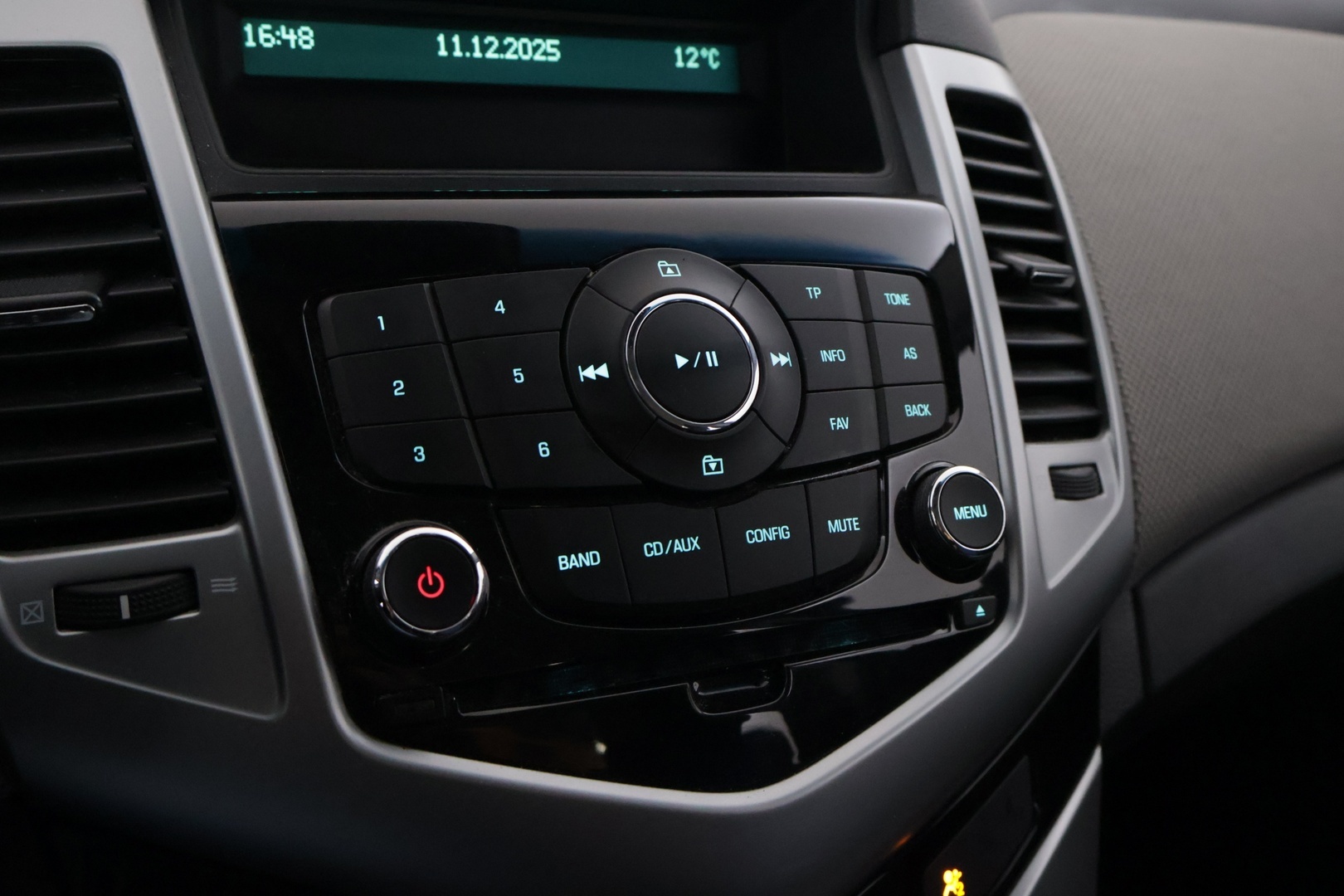 Chevrolet Cruze 2011 4-ov LS 1,6 91kW MT5 - YritysOutlet - Myydään vain yrityksille - Suomi-auto / Juuri katsastettu / 2 x Alumiinivanteet ja renkaat  / Vetokoukku