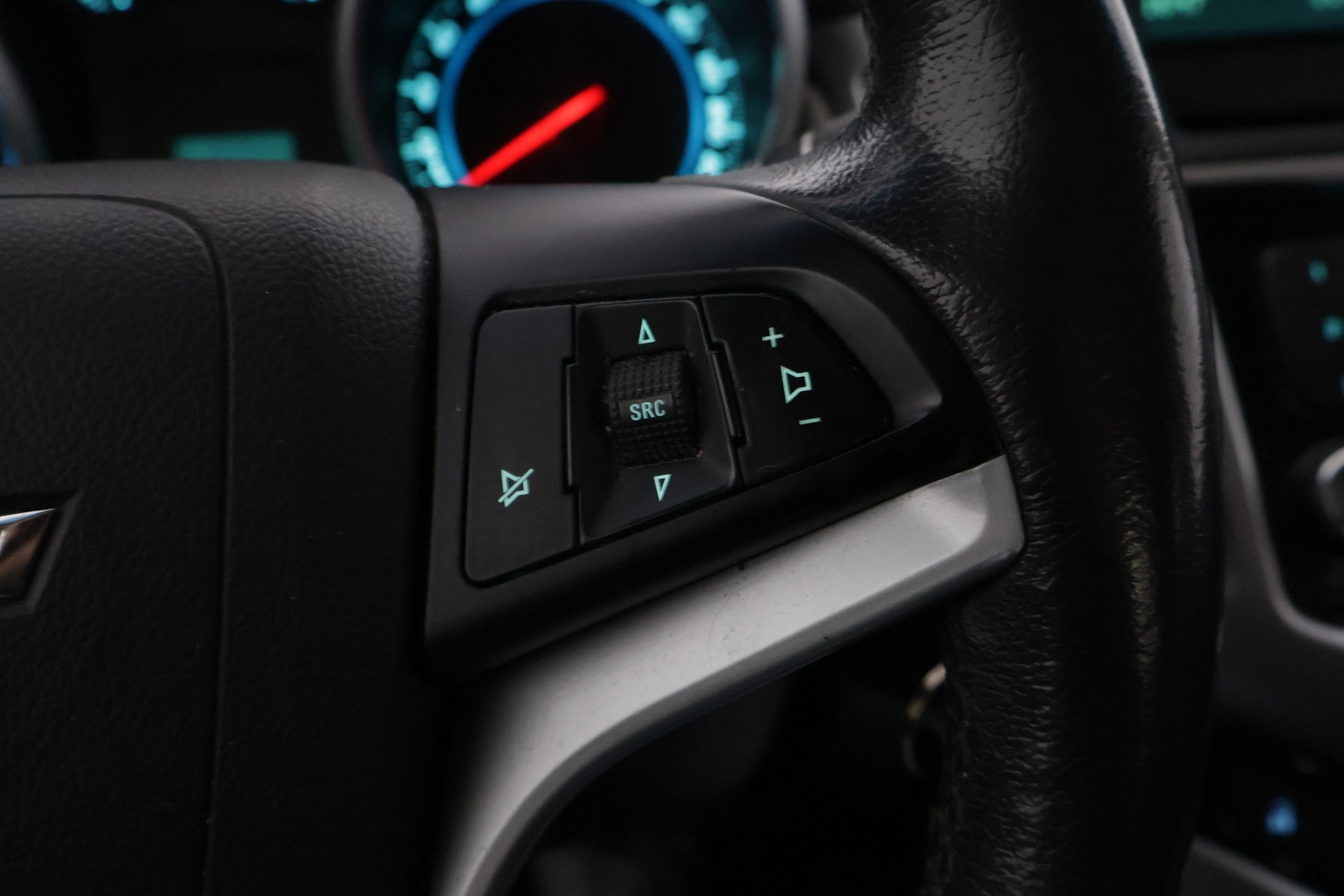 Chevrolet Cruze 2011 4-ov LS 1,6 91kW MT5 - YritysOutlet - Myydään vain yrityksille - Suomi-auto / Juuri katsastettu / 2 x Alumiinivanteet ja renkaat  / Vetokoukku