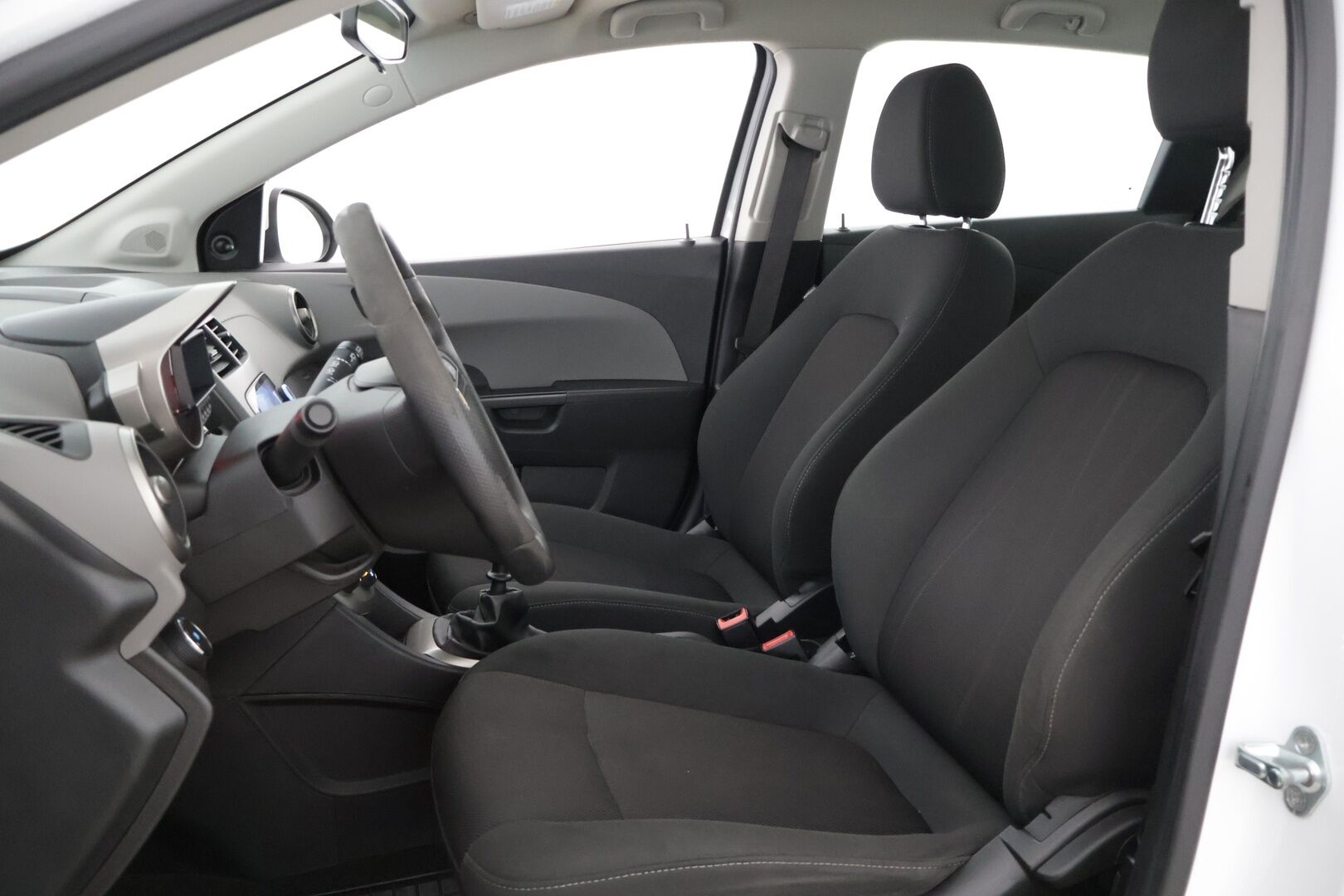 Chevrolet Aveo 2012 5-ov LT 1,2 63kW MT5 ** YritysOutlet - Myydään vain yrityksille - *Suomi-auto / 2x renkaat / Lohkolämmitin sisähaaralla / Vakkari / Juuri katsastettu!*