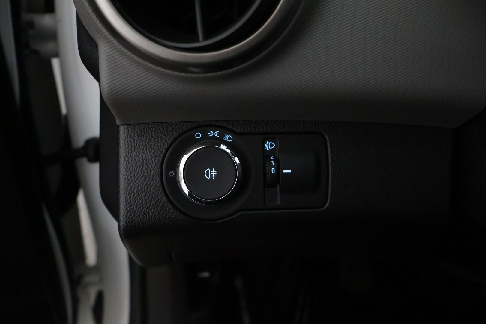 Chevrolet Aveo 2012 5-ov LT 1,2 63kW MT5 ** YritysOutlet - Myydään vain yrityksille - *Suomi-auto / 2x renkaat / Lohkolämmitin sisähaaralla / Vakkari / Juuri katsastettu!*