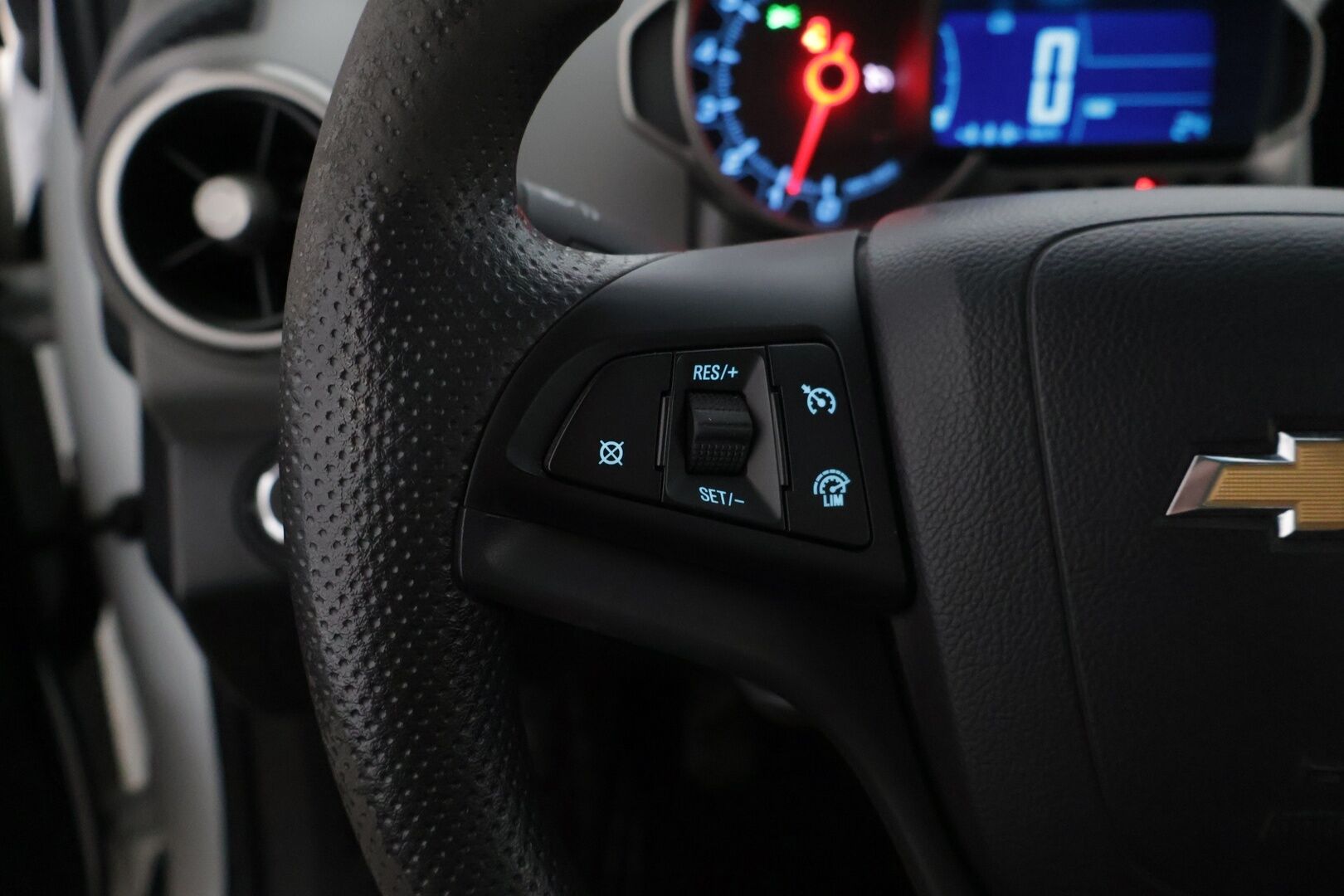 Chevrolet Aveo 2012 5-ov LT 1,2 63kW MT5 ** YritysOutlet - Myydään vain yrityksille - *Suomi-auto / 2x renkaat / Lohkolämmitin sisähaaralla / Vakkari / Juuri katsastettu!*