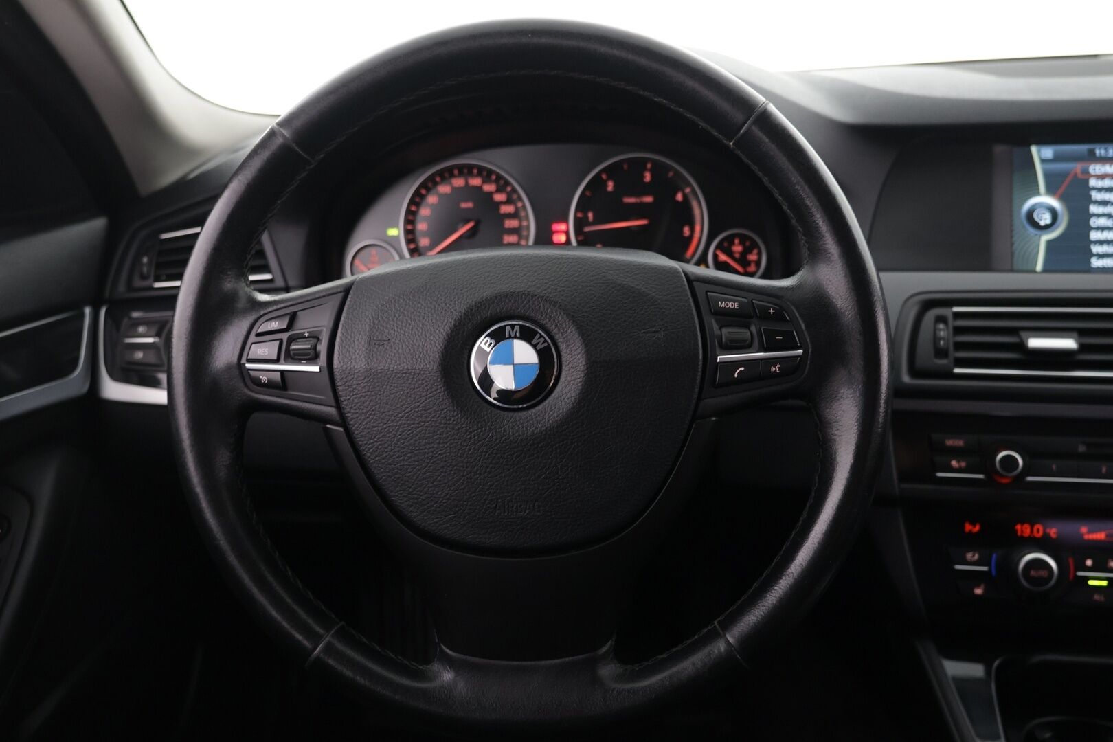 BMW 530 2011 xDrive TwinPower Turbo A F10 Sedan Business - Vakkari / Navi / Nahkasisusta / Tutkat / Juuri huollettu ja katsastettu!