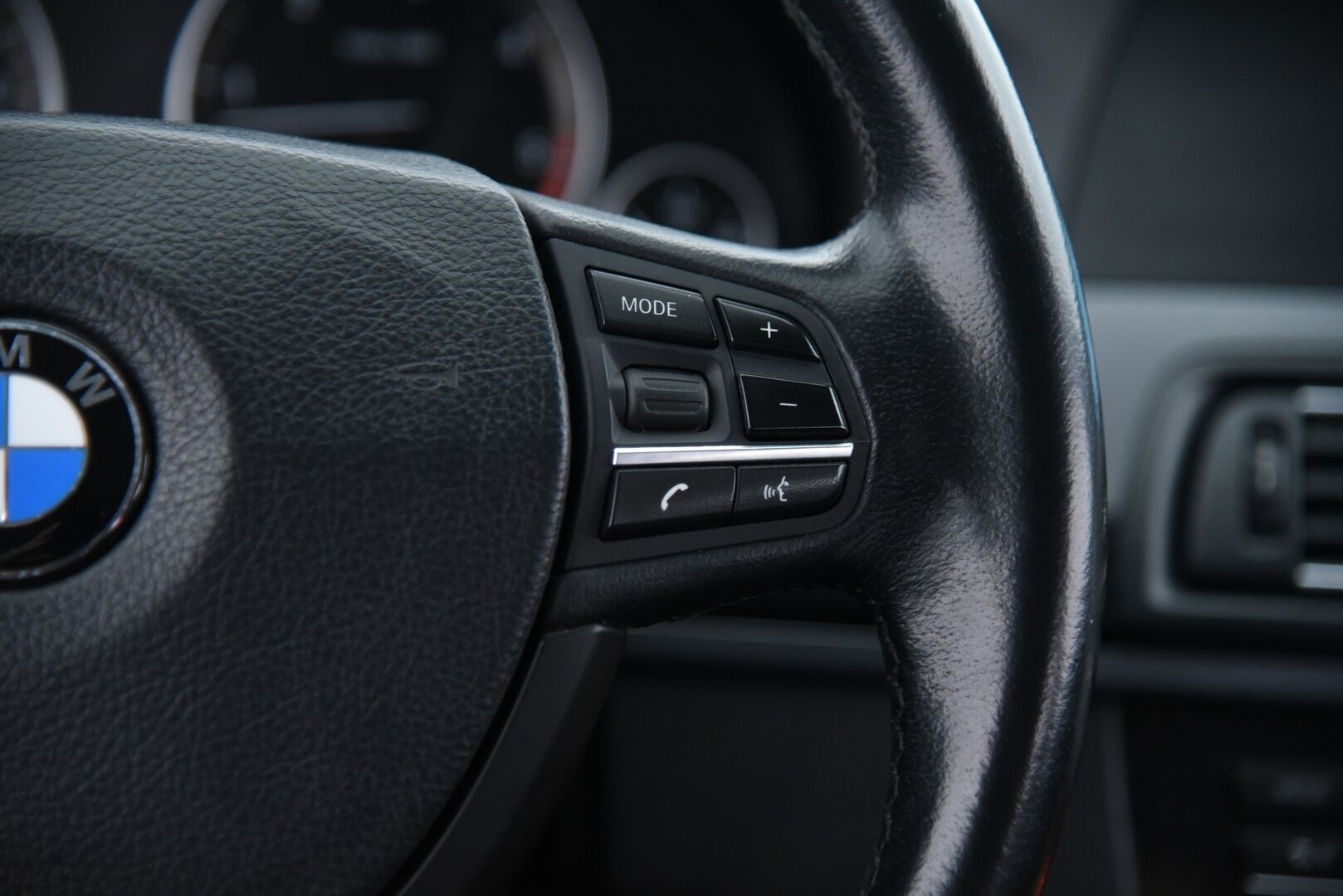 BMW 530 2011 TwinPower Turbo A F10 Sedan Business / Vakkari / Navi / Nahkasisusta / Tutkat - Juuri huollettu yksilö!