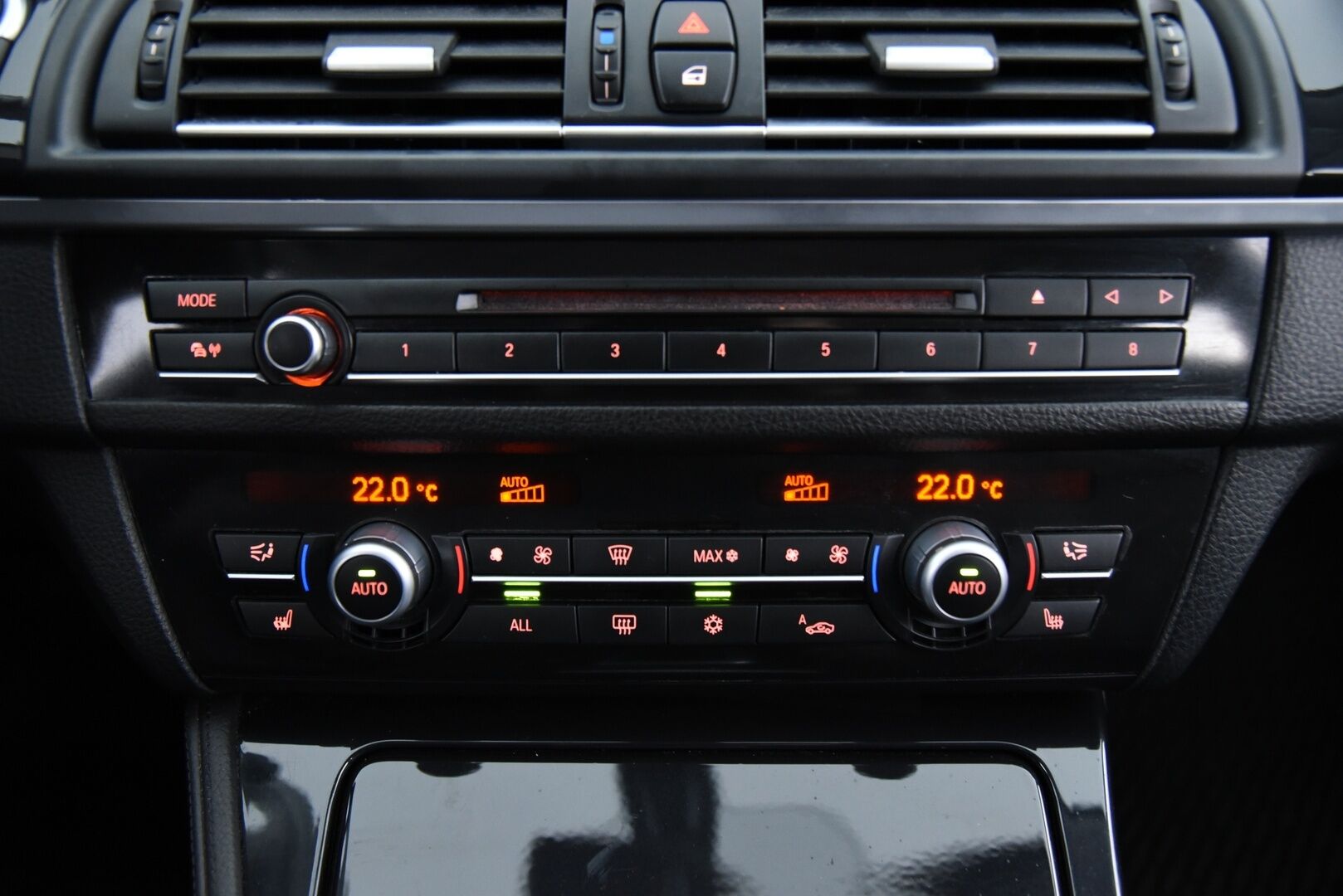 BMW 530 2011 TwinPower Turbo A F10 Sedan Business / Vakkari / Navi / Nahkasisusta / Tutkat - Juuri huollettu yksilö!