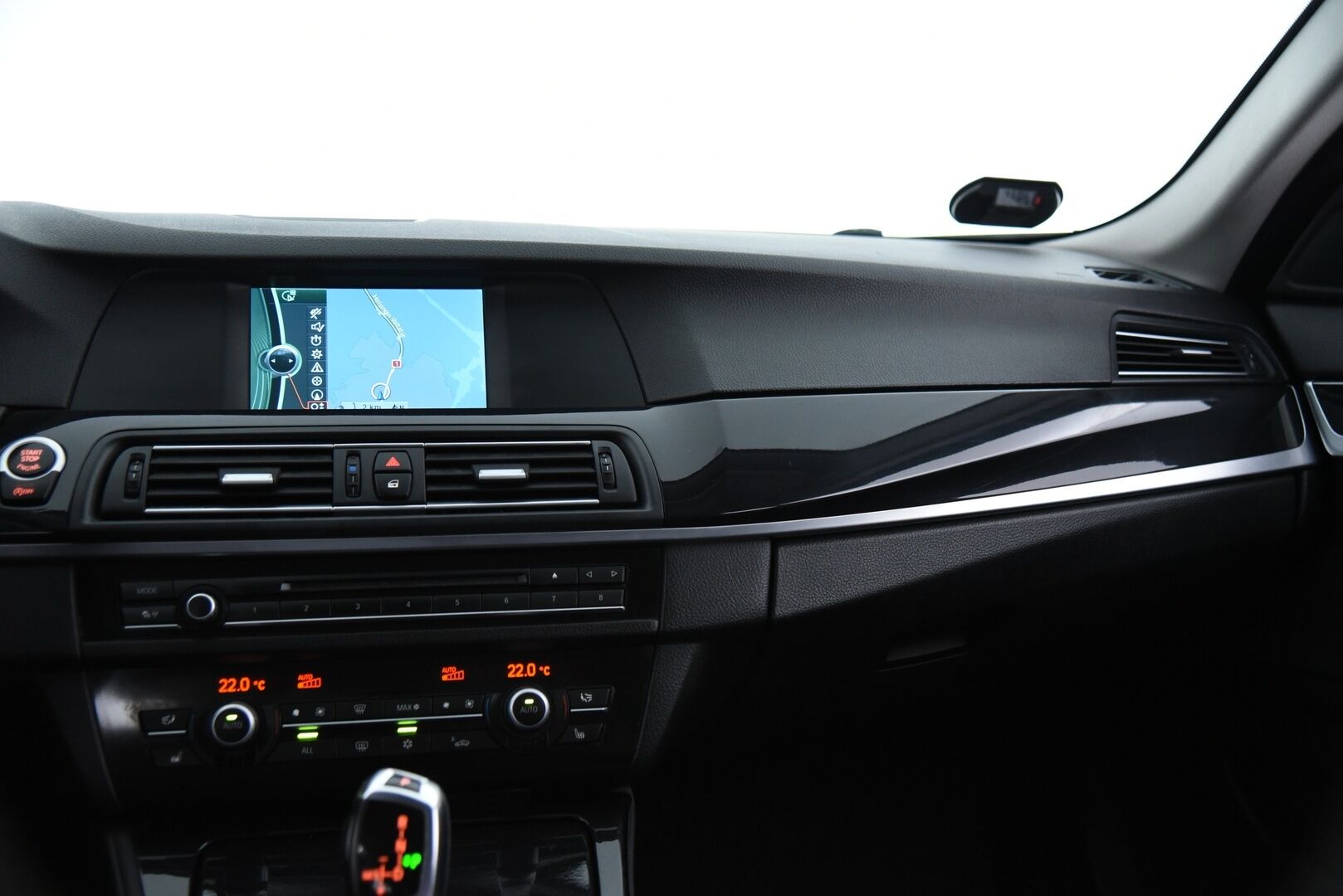 BMW 530 2011 TwinPower Turbo A F10 Sedan Business / Vakkari / Navi / Nahkasisusta / Tutkat - Juuri huollettu yksilö!