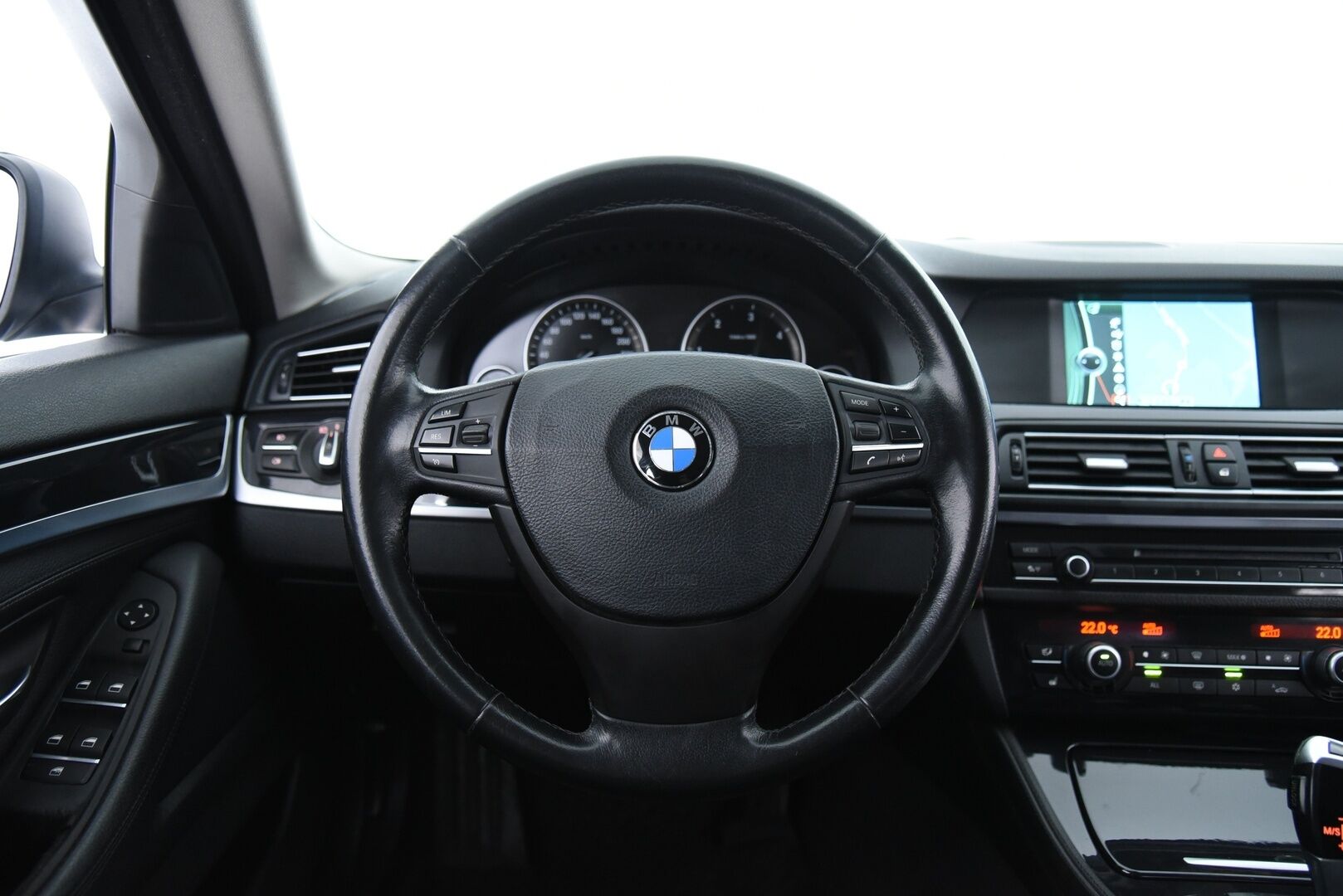 BMW 530 2011 TwinPower Turbo A F10 Sedan Business / Vakkari / Navi / Nahkasisusta / Tutkat - Juuri huollettu yksilö!