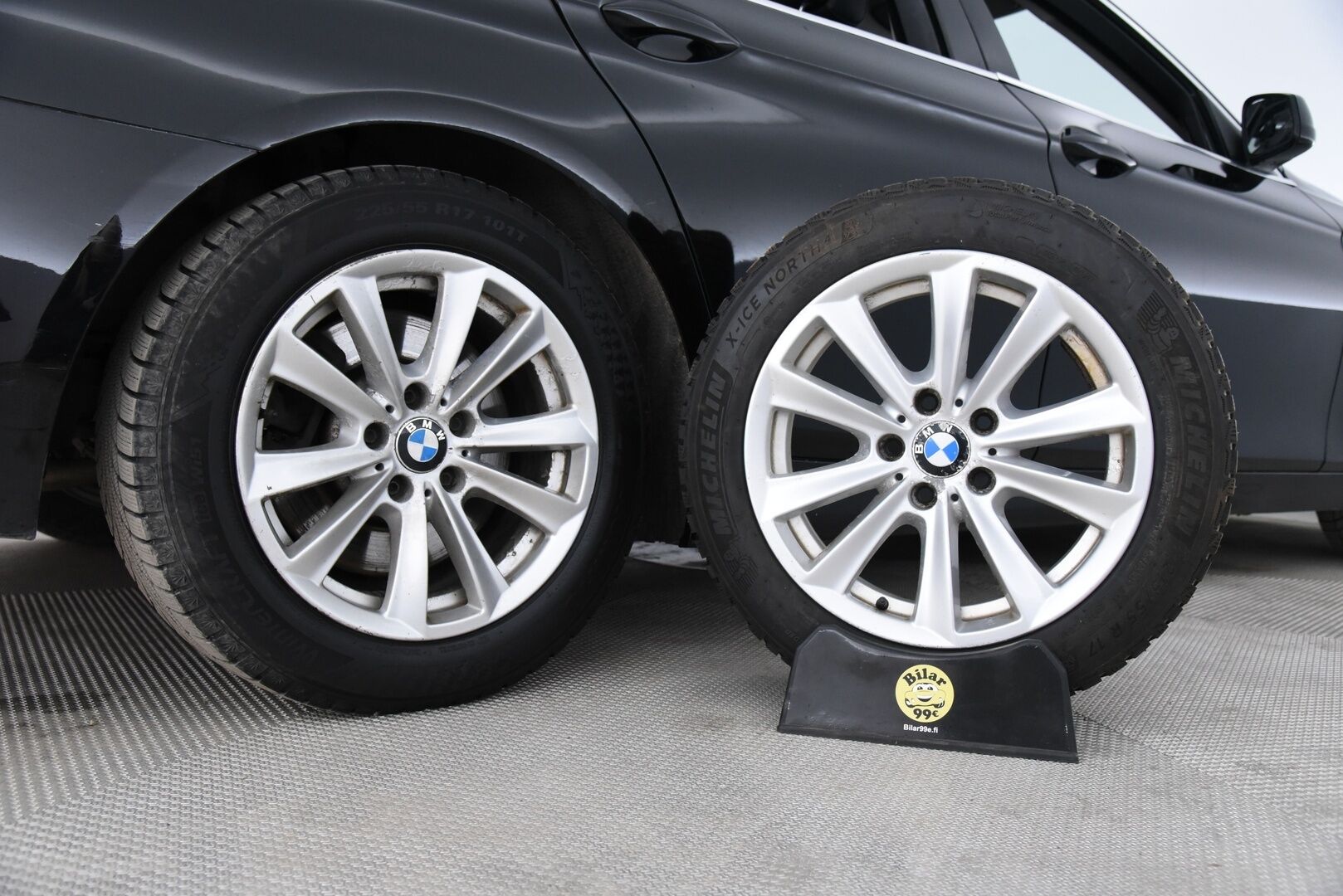 BMW 530 2011 TwinPower Turbo A F10 Sedan Business / Vakkari / Navi / Nahkasisusta / Tutkat - Juuri huollettu yksilö!