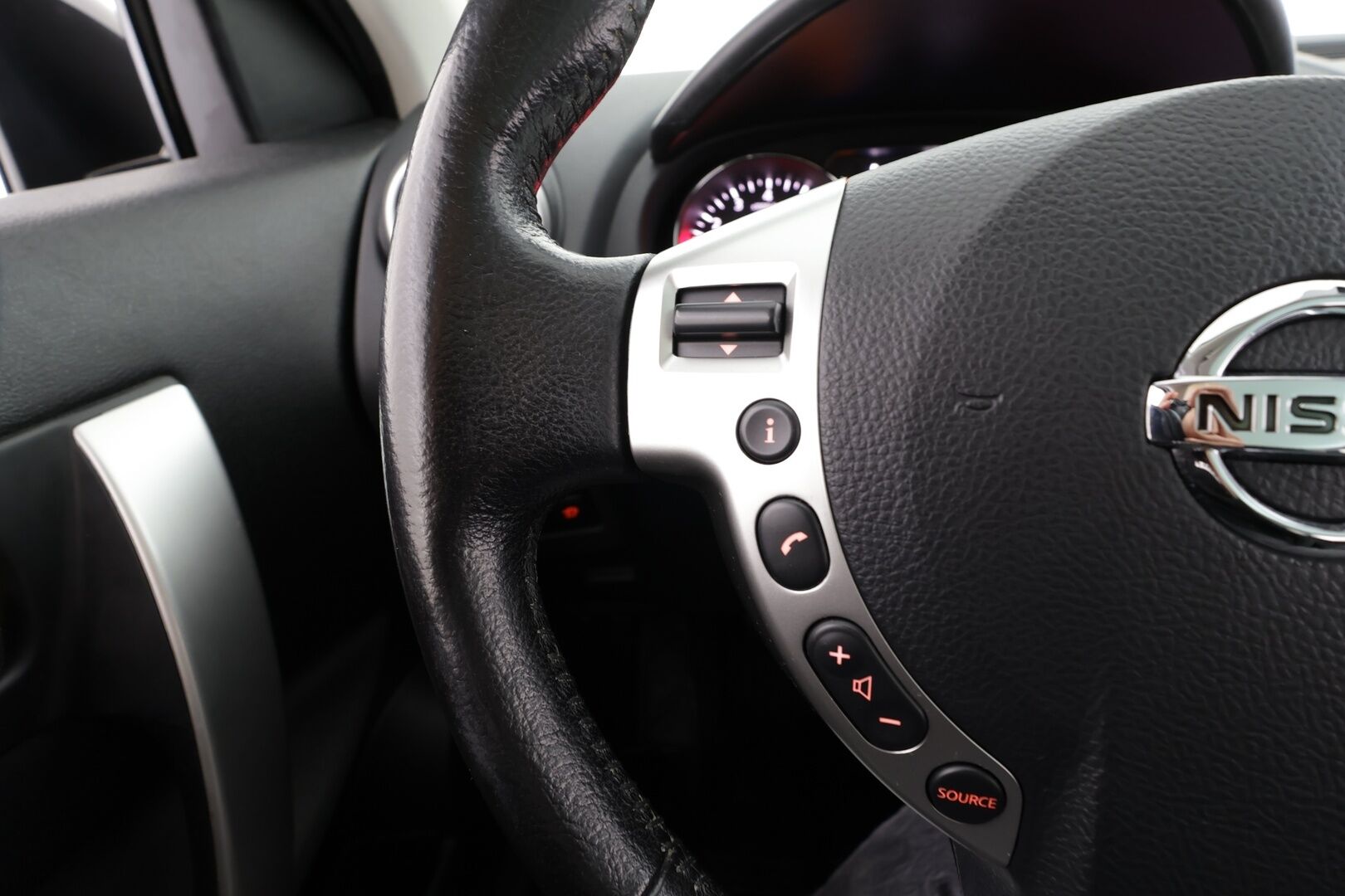 Nissan Qashqai+2 2012 1,6L Stop / Start System Acenta 2WD 5M/T MY11 * Vakkari / P.tutka / Lasikatto / Lohkolämmitin / Koukku * - Kahdet renkaat aluvanteilla / Asiallisesti huollettu! / Juuri leimattu!