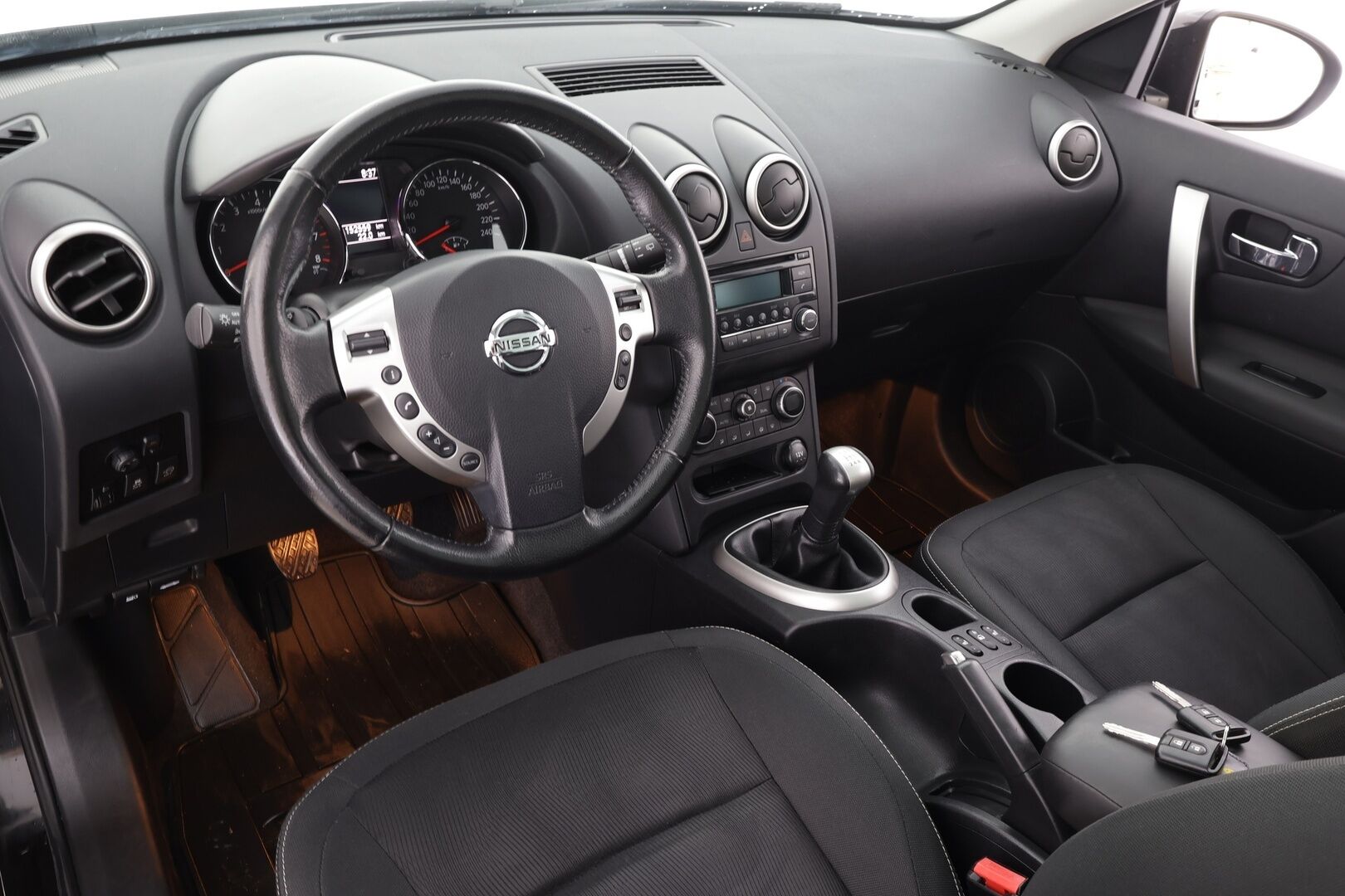 Nissan Qashqai+2 2012 1,6L Stop / Start System Acenta 2WD 5M/T MY11 * Vakkari / P.tutka / Lasikatto / Lohkolämmitin / Koukku * - Kahdet renkaat aluvanteilla / Asiallisesti huollettu! / Juuri leimattu!