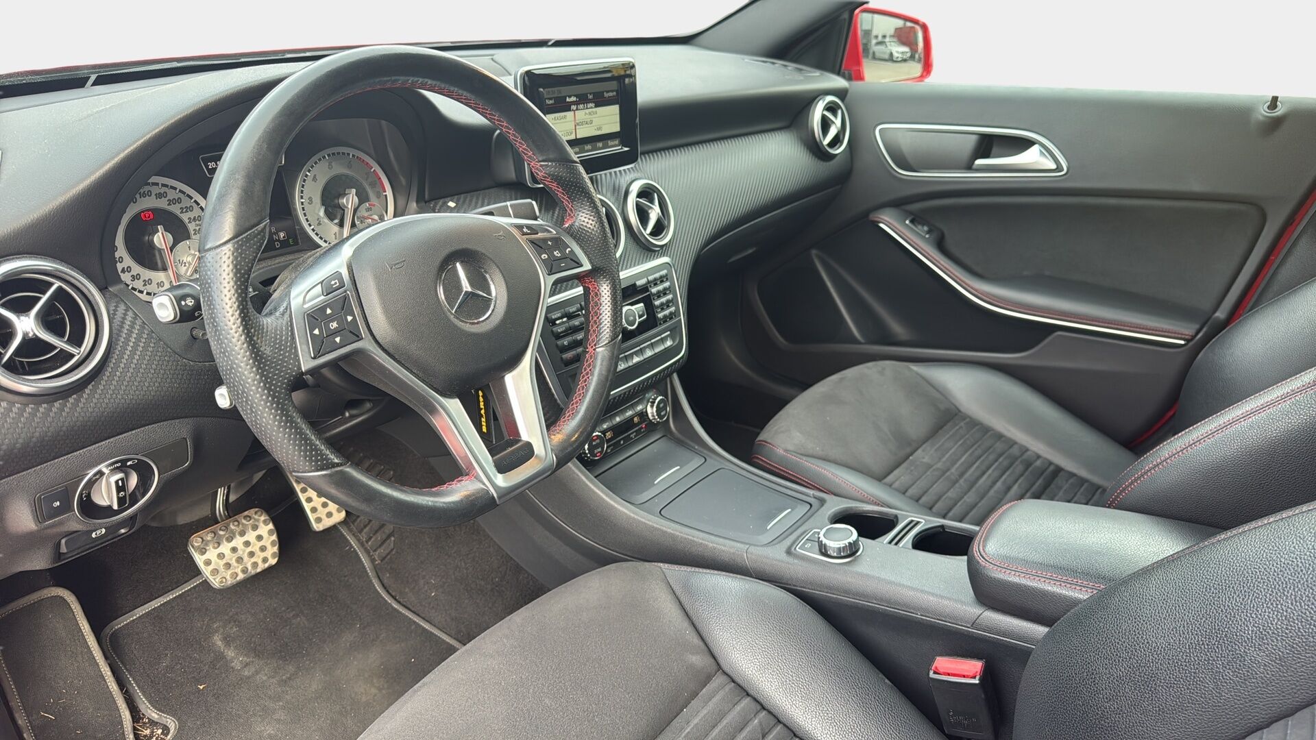 Mercedes-Benz A 2016 180 A Business AMG - | Merkkihuollettu | AMG Ulko- ja sisäpaketti | Lohkolämmitin | Vakkari | Bi-Xenon | Huippu siisti!